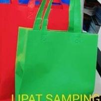 

✈ isi 12pcs Tas spunbond 30x40x8 tas goodie bag tas kain polos handle lipat samping bahan tebal HARGA LUSINAN ♢