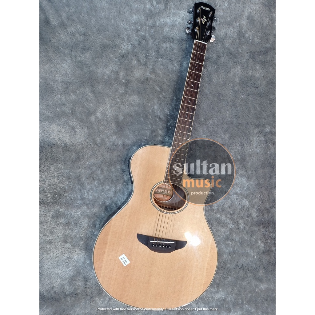 YAMAHA GUITAR APX 600