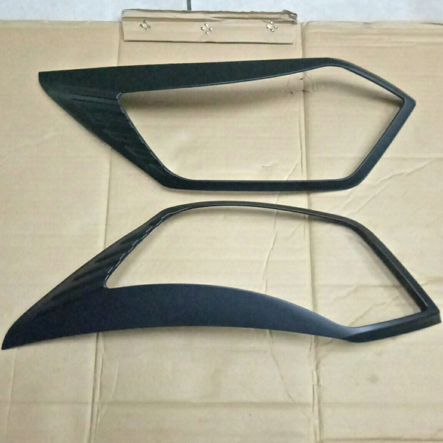 garnish depan calya sigra  2020 sampai 2025 hitam