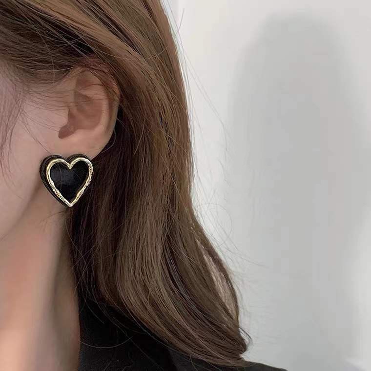 Anting Tusuk Motif Beruang Hitam Ala Korea Untuk Wanita