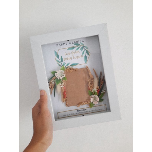 Dried Flowers in frame tatakan antam mahar kado wisuda annyversary gold in frame logam mulia