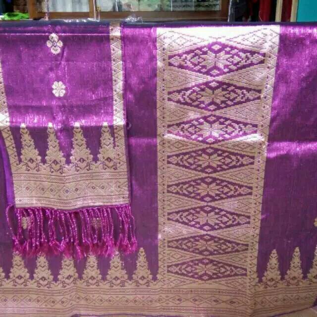 Kain Songket Tenun Silungkang Warna Ungu Dengan Benang Kristal