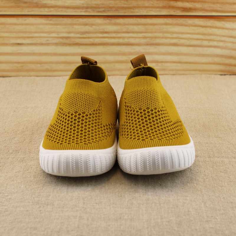 Sepatu Anak Flat Model Slip-On dengan Bahan Breathable dan Hiasan Gambar Flyknit