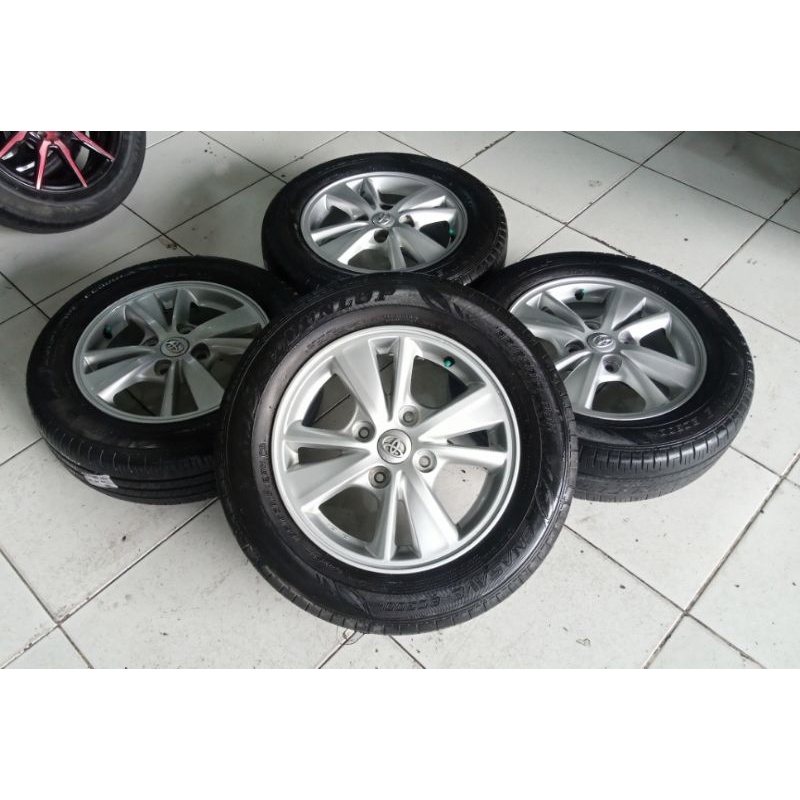 Velg Mobil Bekas Avanza Veloz Ring 15 H4x114,3 + Ban Dunlop 185 65 R15