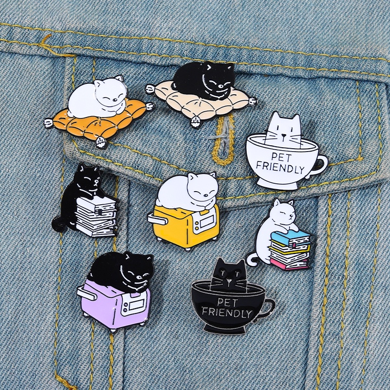 Bros Pin Enamel Desain Kartun Kucing / Buku / Cangkir Air Untuk Aksesoris Pakaian