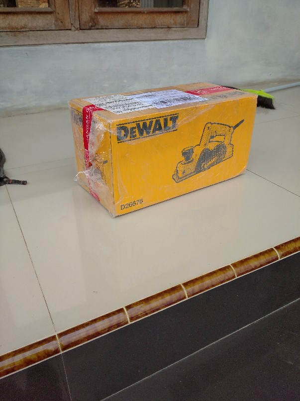 Mesi Planner Mesin Pasah Mesin Serut 82 Mm Dewalt D26676