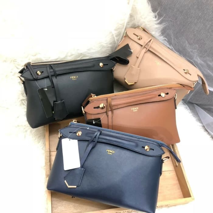 TAS SLEMPANG WANITA FENDI BTW - Hitam