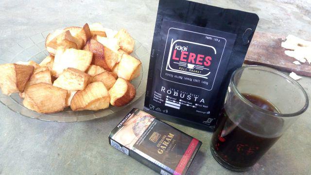 Kemasan Kopi 100 Gr Flat Bottom Hitam Alumunium Foil 250+zipper+valve (9x15cm)