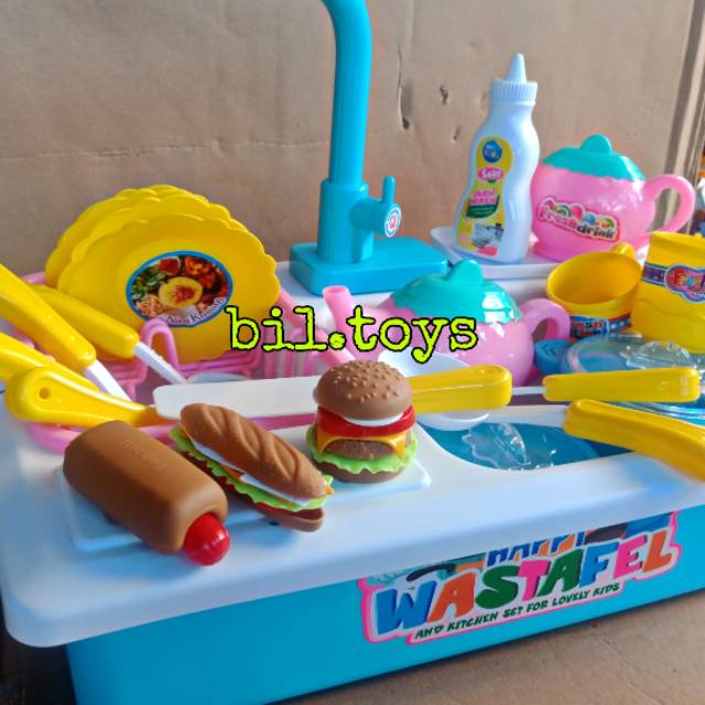 HAPPY WASTAFEL MAINAN ANAK MENGELUARKAN AIR DAN MAINAN PERLATAN MASAK ANAK