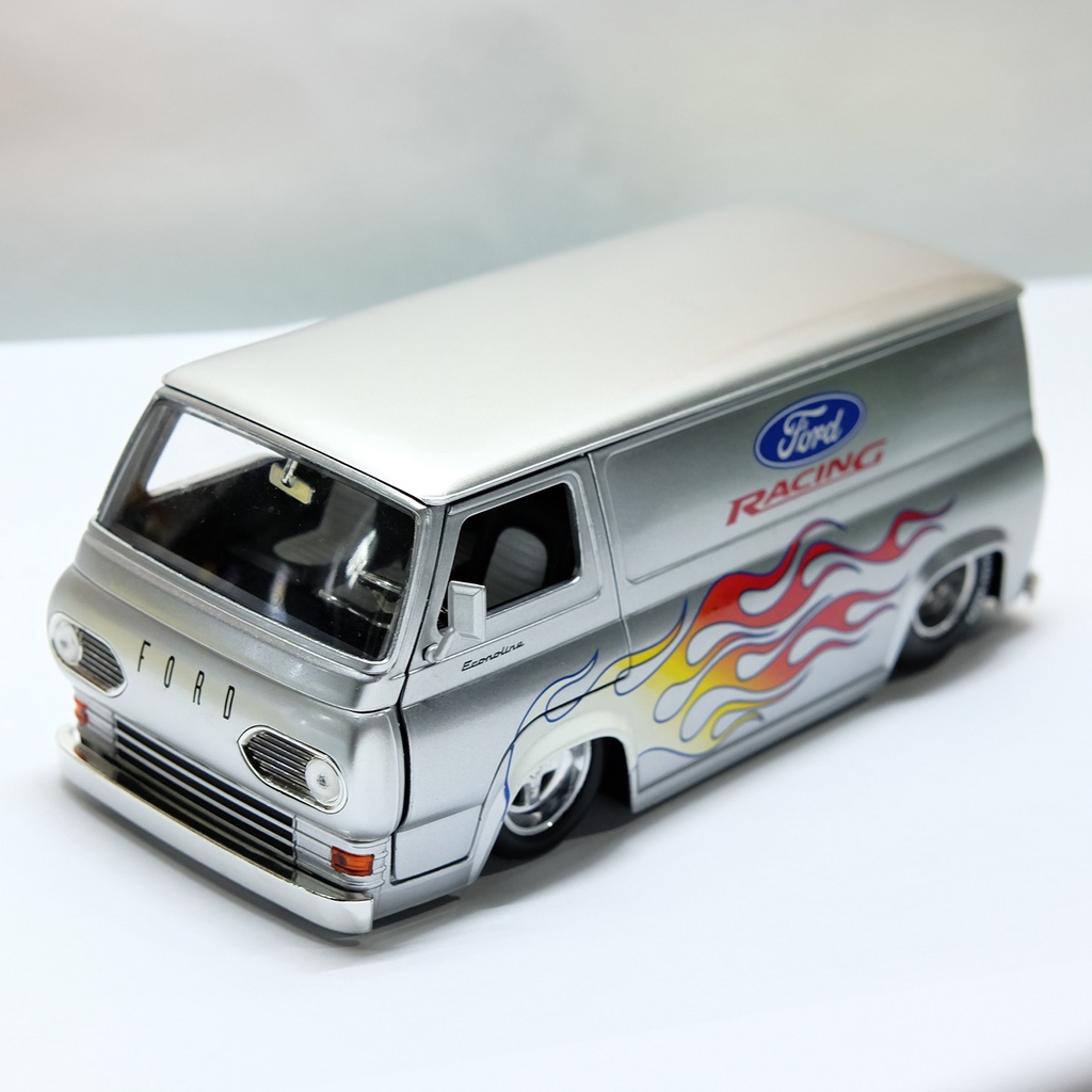 JADA DUB CITY Ford Econoline Van 1965 Silver Flames