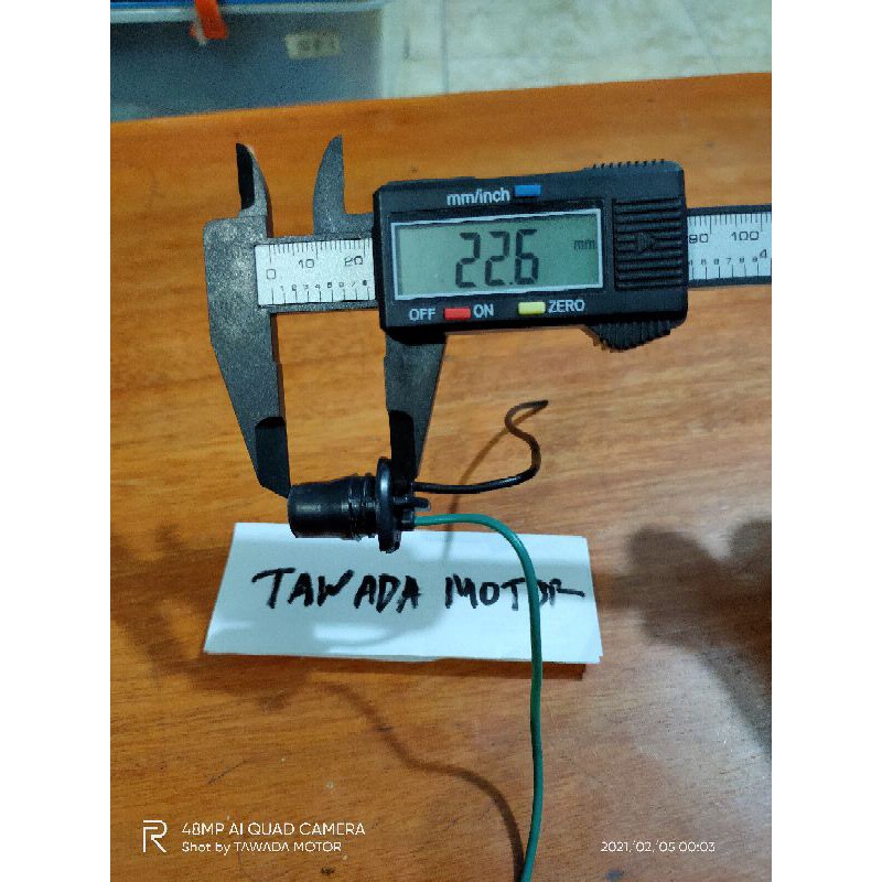 SOKET FITTING LAMPU SPEEDOMETER TYPE T10