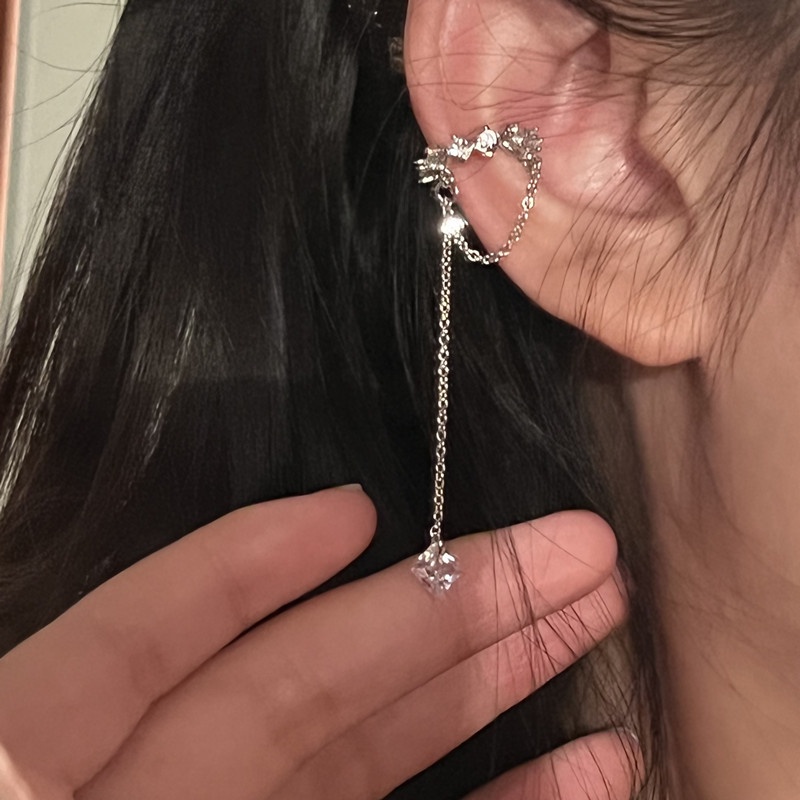 Anting Klip Tanpa Tindik Model Rantai Rumbai Panjang Aksen Berlian Imitasi Gaya Jepang Korea