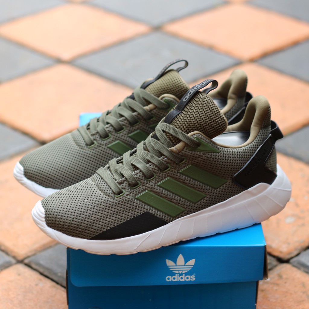 TERLARIS Sepatu adidas questar flow  racer sneakers 