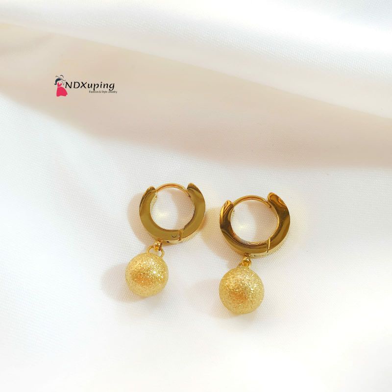 Anting Bola Dancing Stone Titanium Ukir Pasir N03122105