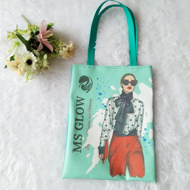 Totebag Printing Karakter MS Glow