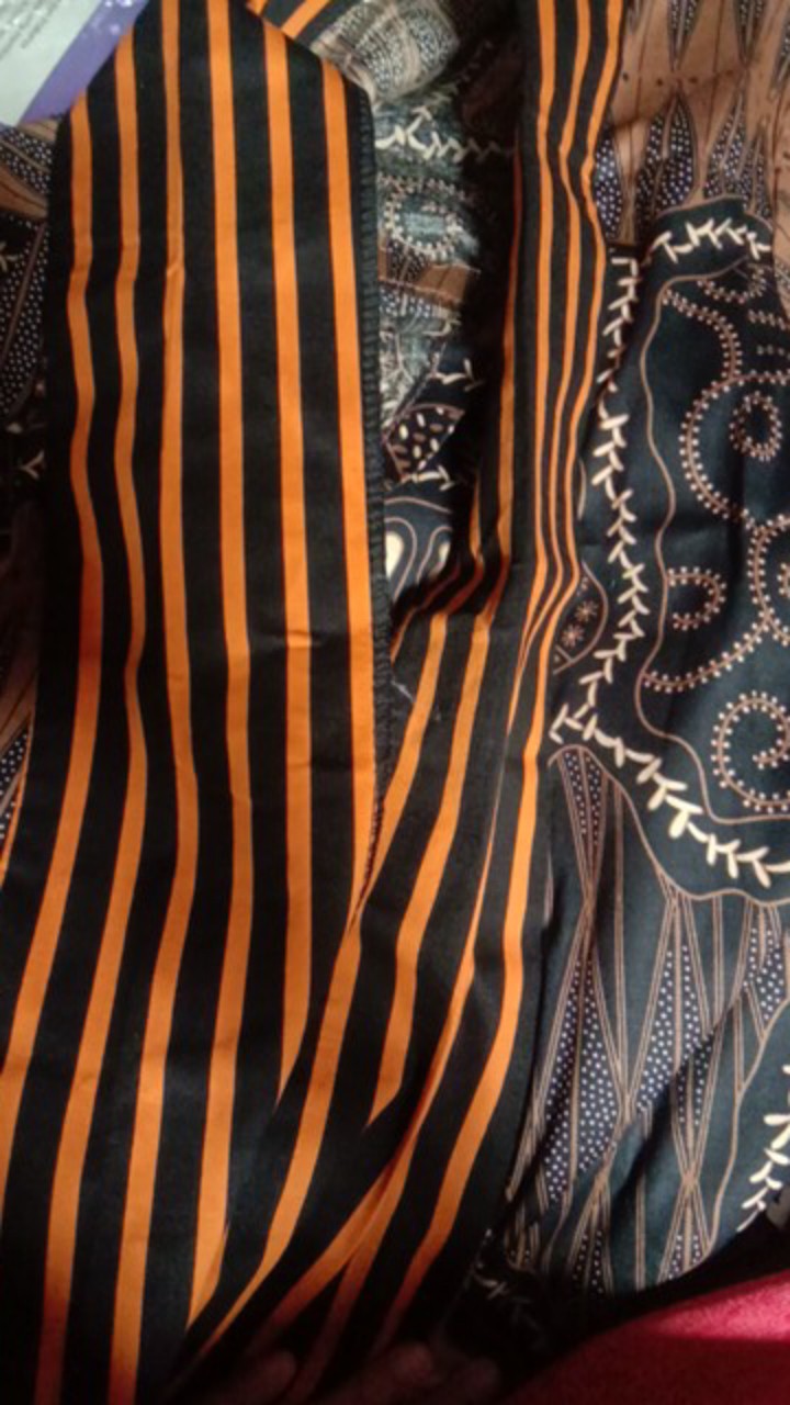 Leon Outer / Blazer Batik Wanita