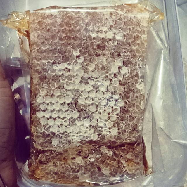 

Sarang madu murni by Yunis Hidayati
