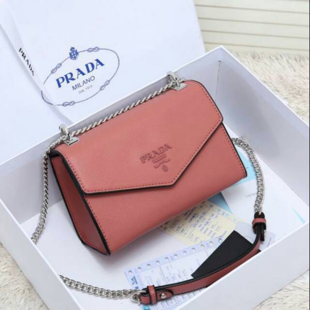 Pr*da Monochrome Saffiano Leather bag
*With Prada Box*
Series 1597 #dc