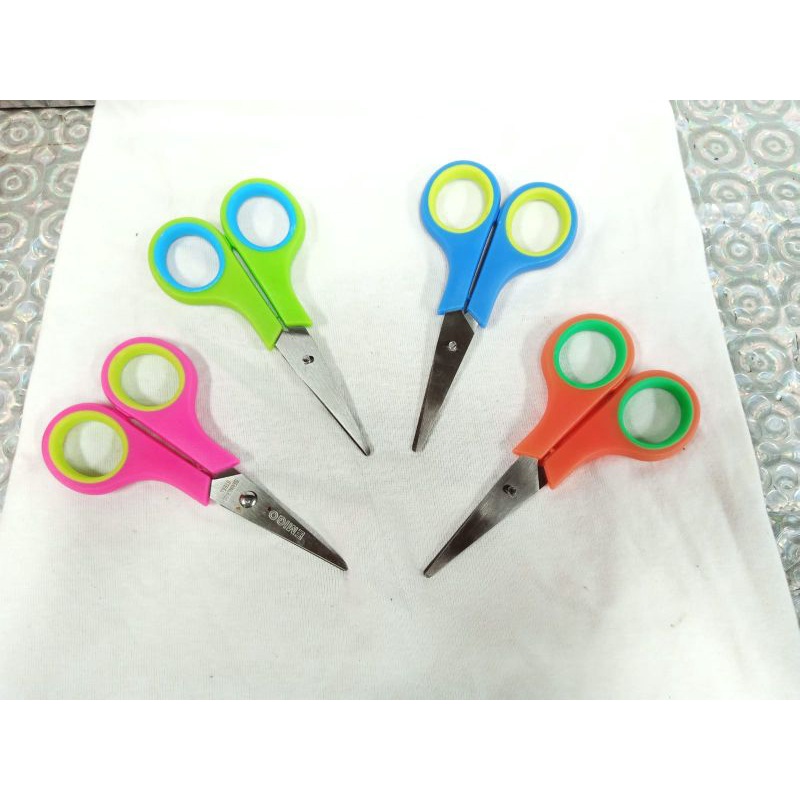 

Gunting Kertas Warna Warni Kecil