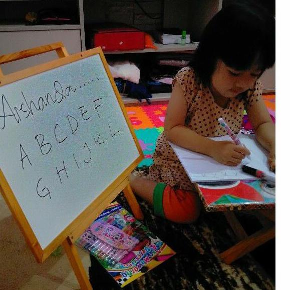 

[KODE ALQM0] MENARIK Papan tulis 32x42 white board+ standing free spidol+penghapus+Tali .