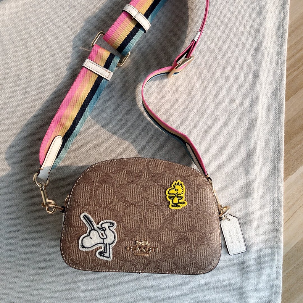 111/NBCH4238   4238 Coach Peanuts Snoopy Co-branded Small Steamed Bun Bag Shoulder Bag Messenger Bag Size: 16*11*5 cm   xjb