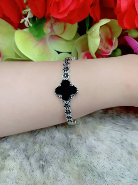 Gelang kolong Mata hitam