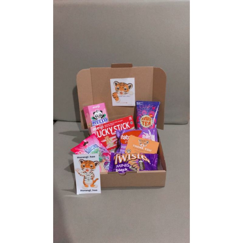 

HAMPERS SNACK by Horangi_Hae SNACK BOX / GIFT SNACK / VALENTINE GIFT /KADO/HANTARAN FREE CUSTOM CARD