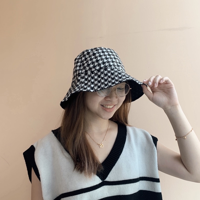 NOTTE - Reversible Bucket Hat Black Houndstooth Pattern