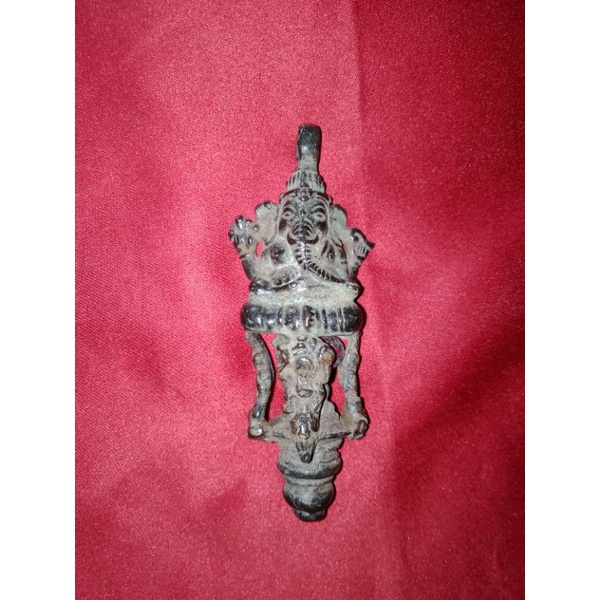 liontin ganesha berbatu