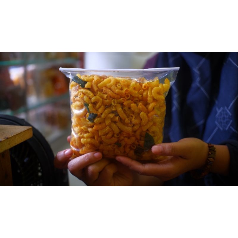 

MAKARONI Bantet Original Rasa Daun Jeruk 250gr