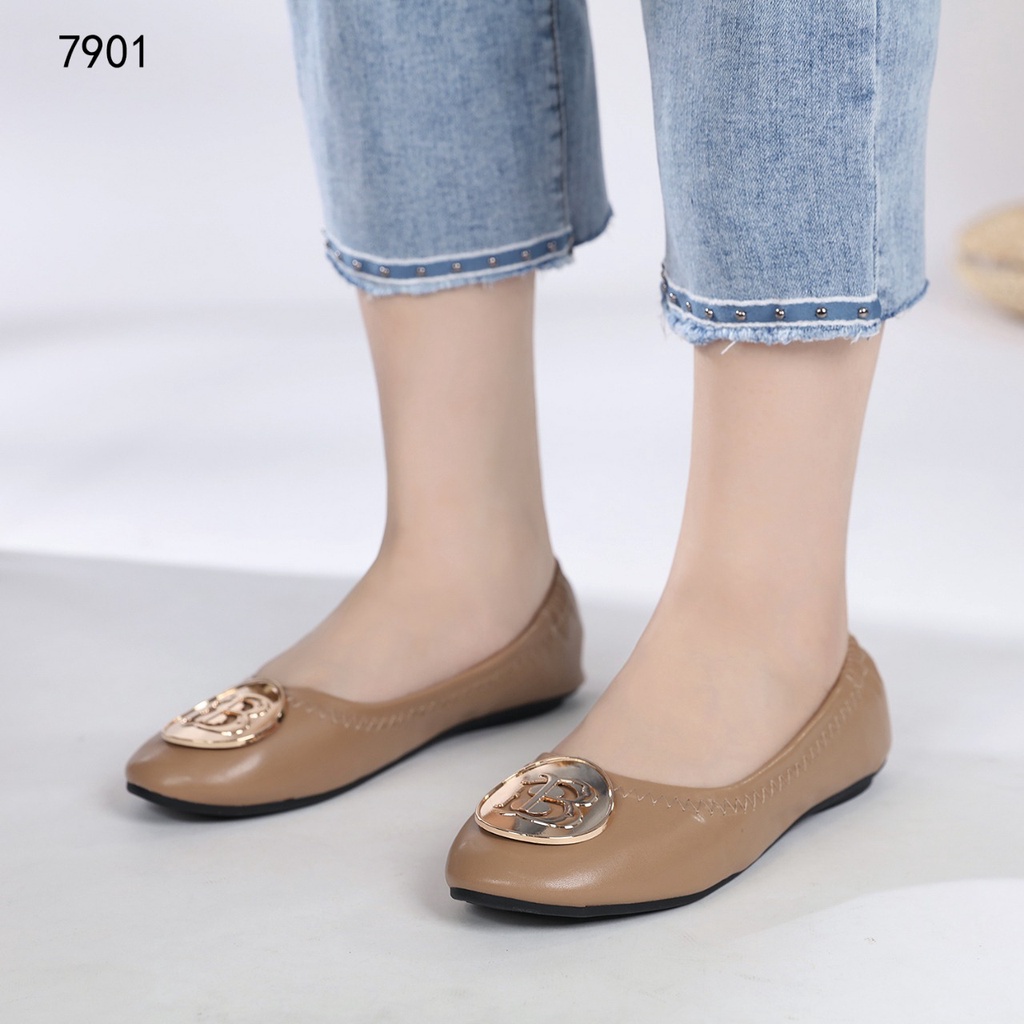 B-Logo Ballerinas Leather Flat Shoes 7901