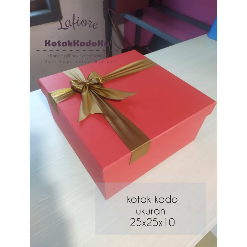 GIFTBOX/KOTAK KADO UKURAN 25X25X10 BISA CUSTOM UKURAN DAN REQUEST WARNA