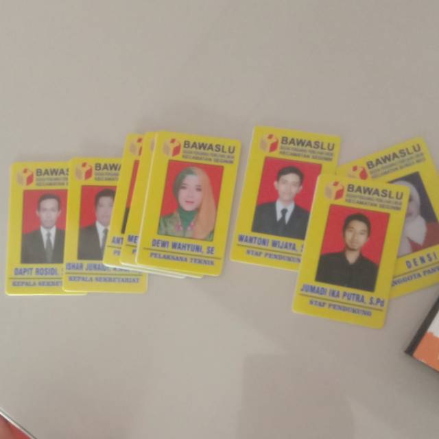 

Name tag / id cars costume nama dan perusahaan