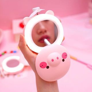 Kipas Angin Portable Lucu Karaker Kaca Cermin LED Mini Fan Mirror Portable Travelling 3 In 1 CERMIN LED TOUCH SENSOR/KACA CERMIN RIAS / KACA CERMIN MAKEUP LED MIRROR CERMIN LAMPU TIDUR BULAT KACA RIAS DANDAN MAKEUP KOSMETIK PUTIH / PINK BAGUS TERANG