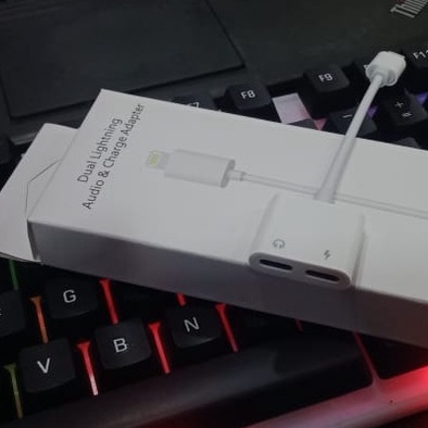 Lightning Iphone To 3.5mm / Dual Lightning Audio &amp; Charge Adapter