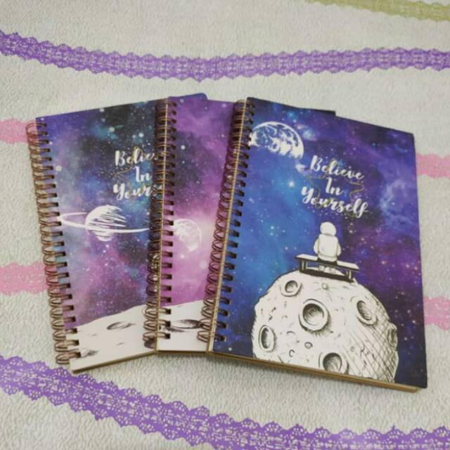 

Notebook Spiral Buku catatan uk A5 astronot Cream Paper Unik