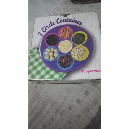 7 circle container tupperware