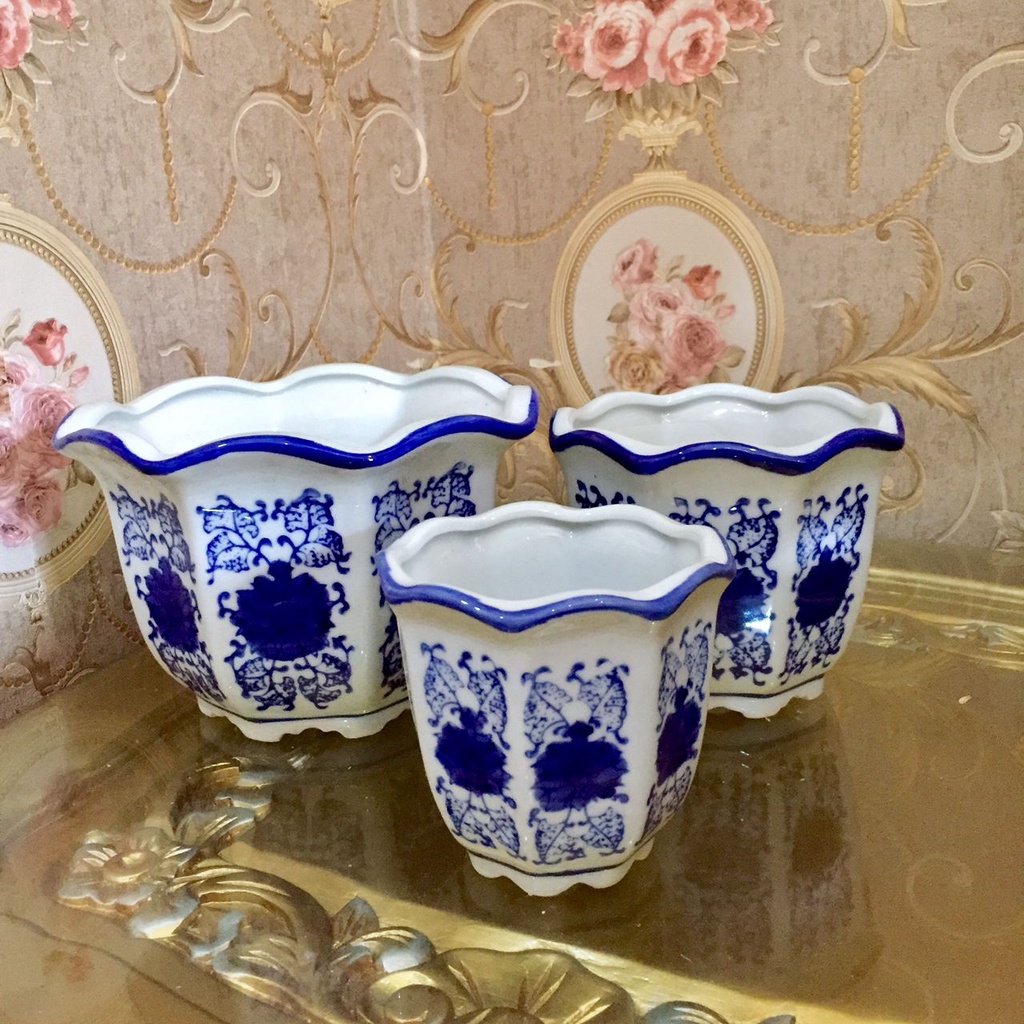 Pot Keramik Putih Biru