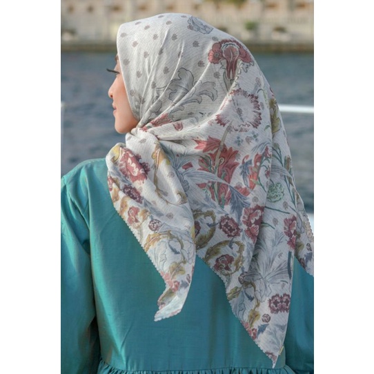 Buttonscarves Royale Series White
