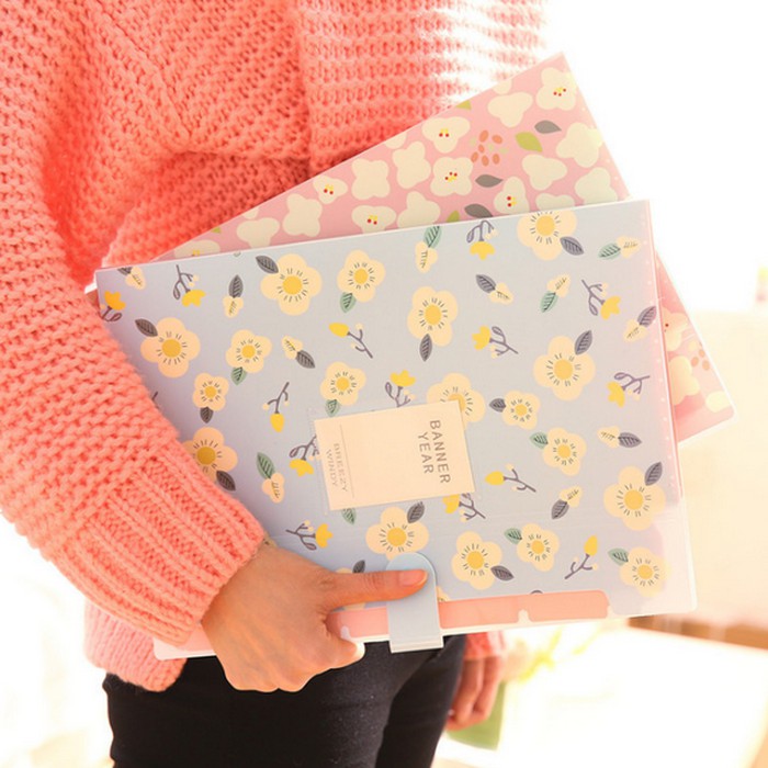 

Map Plastik Folio Sekat 5 Bunga Breezy Windy