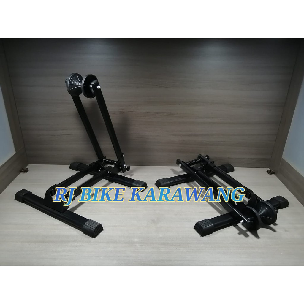 Stand Display United HX 793 Kaki 2 Roda Belakang