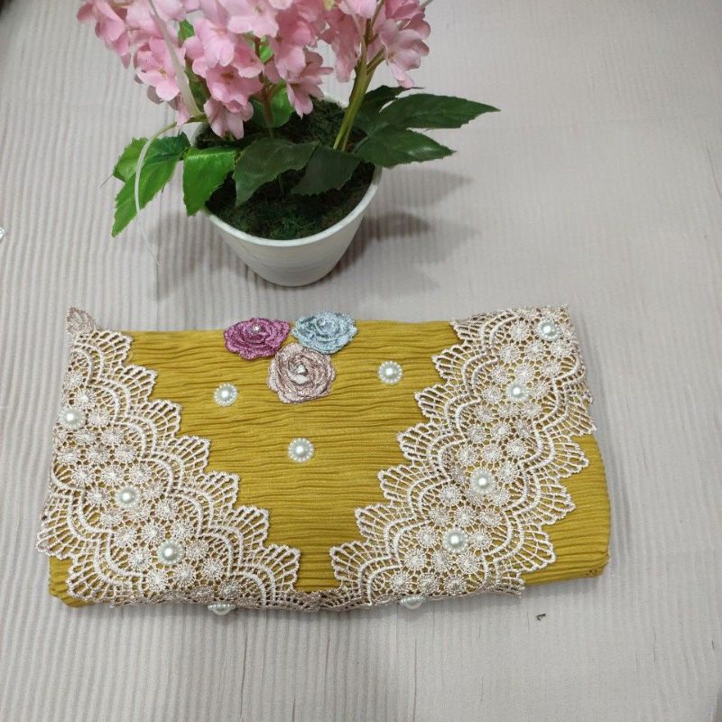 segi empat plisket renda bunga jambul/jilbab segi empat plisket jilbab segi empat plisket renda terbaru/jilbab segi empat viral terbaru/jilbab segi empat plisket renda terbaru-Gold