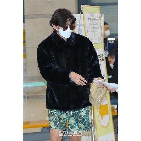 [DP/PO] [Supreme] Jacket V Taehyung BTS 2 Tone Faux Fur Shop Coat : in LA