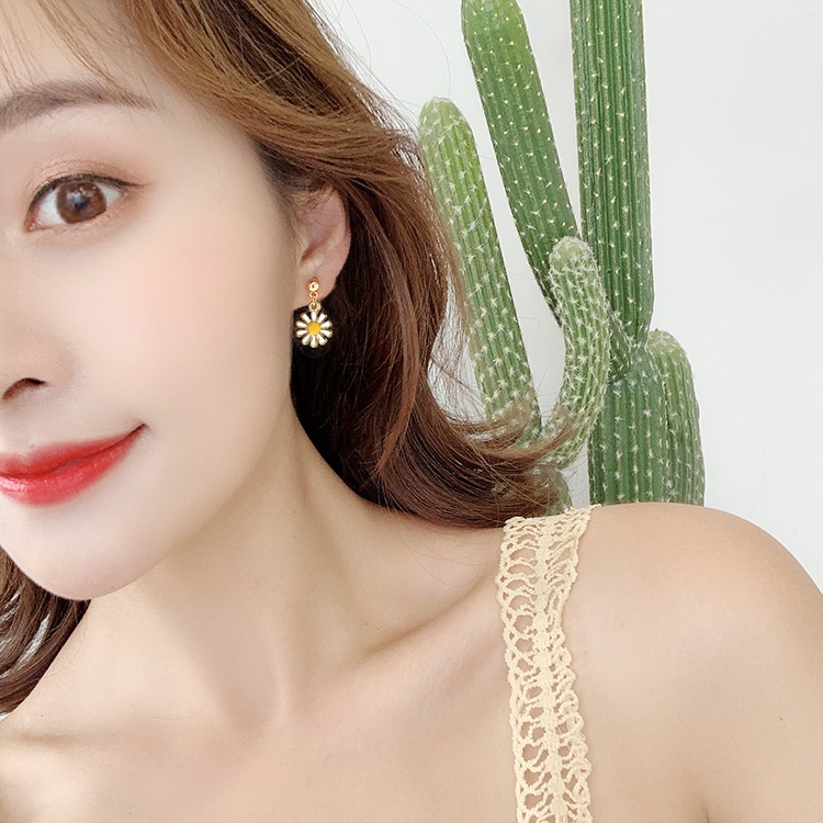 Sterling silver jarum Korea little daisy bunga anting kecil anting-anting kreatif anggun kepribadian