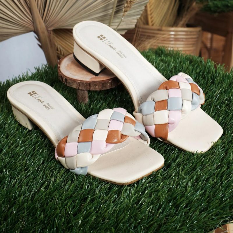 Sandal Makazi Wanita JUMBO Besar 41-45 / Sendal Slop UKuran Luar Negri Besar Banget Kulit Beige, 41