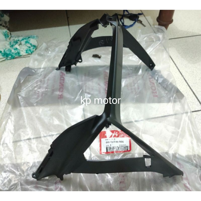 Garnish dudukan reflektor bawah vario 110 Fi LED 2013-2018 ori