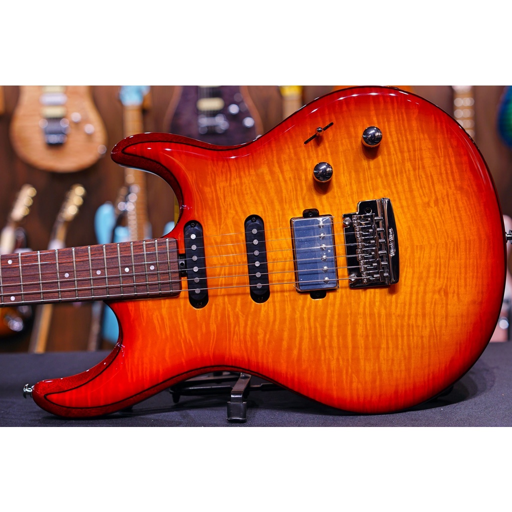 Ernie Ball Music Man Luke III HSS - Cherry Burst flame G98348