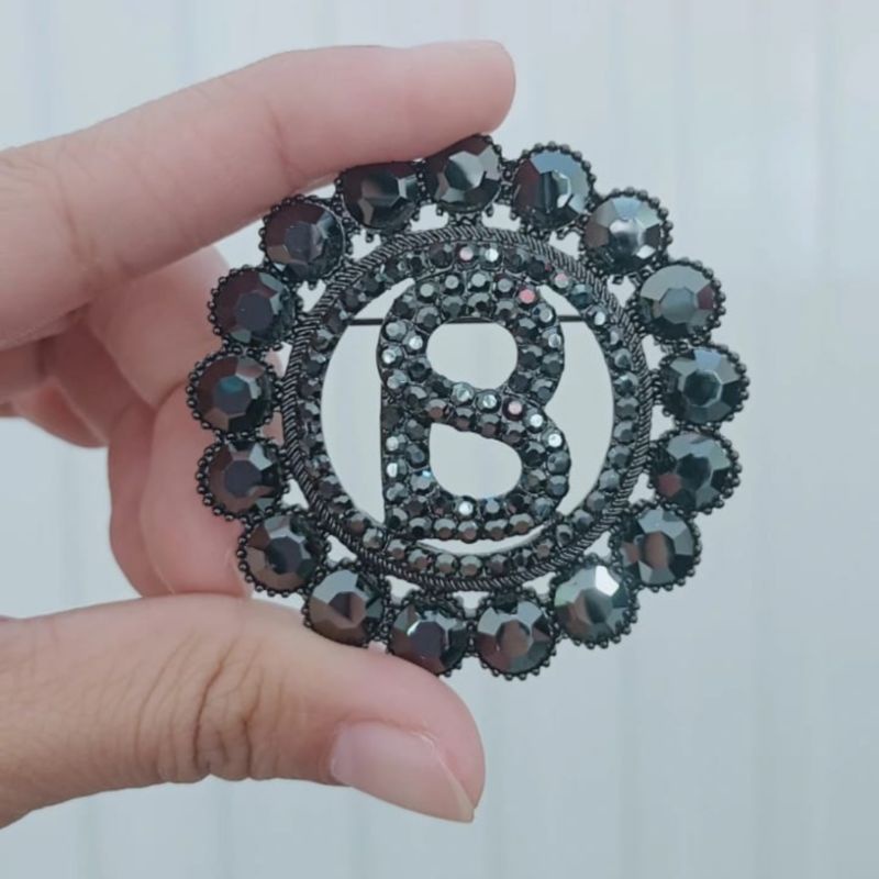 Buttonscarves Sara Brooch HEMATITE