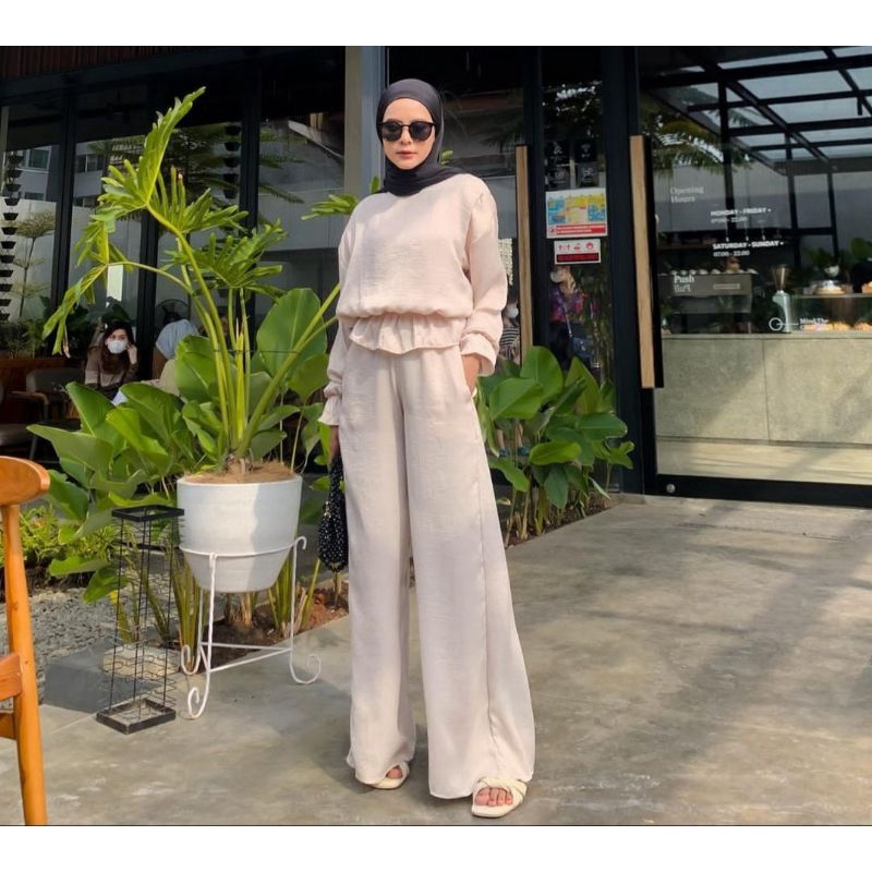 Sashi One Set Beige LXL by Zhafa