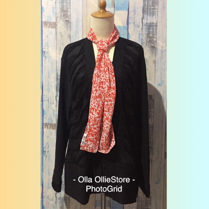 [Preloved] Scarf/Syal Bermotif Warna Merah, Merk Mint